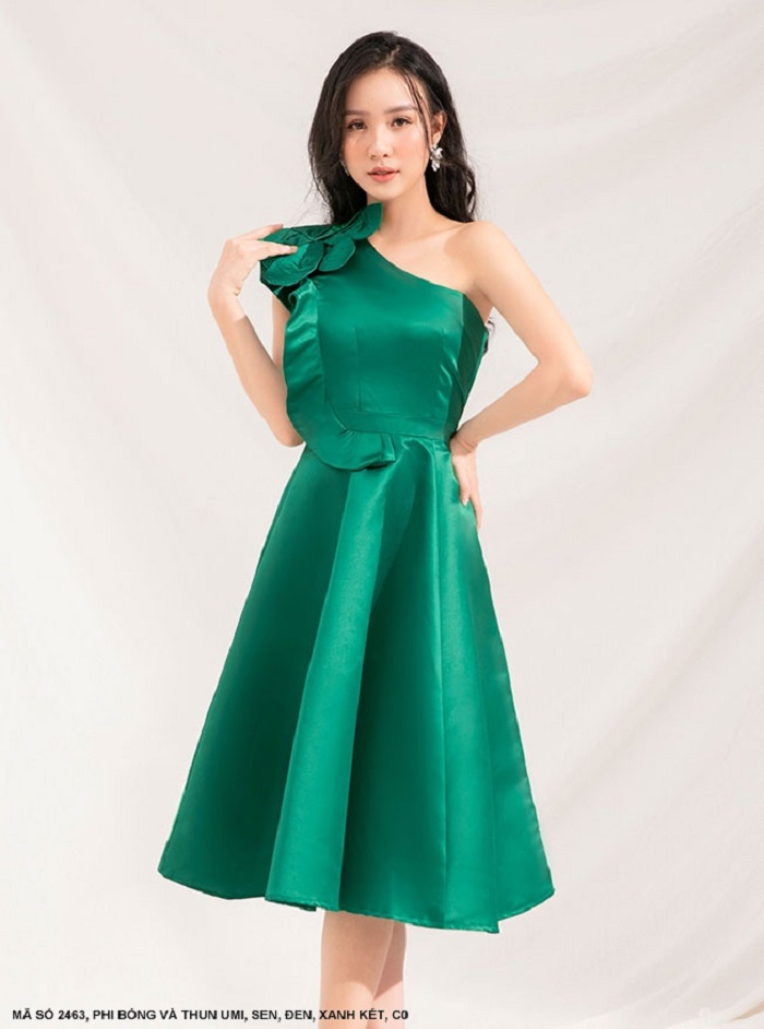ĐẦM XÒE CỔ XÉO VAI ĐÍNH HOA LỚN SANG TRỌNG-2463